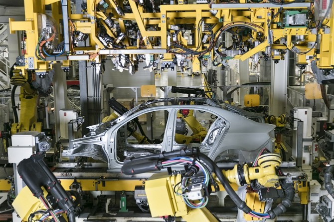 Volkswagen приостановит производство автомобилей в РФ