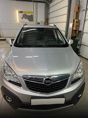 Замена лобового стекла на Opel Mokka 2014 г