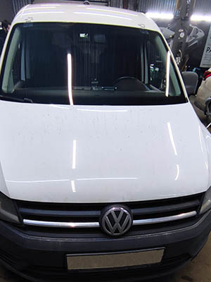 Замена лобового стекла на Volkswagen Caddy 2019 г