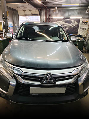 Замена лобового стекла на Mitsubishi Pajero Sport 2019 г