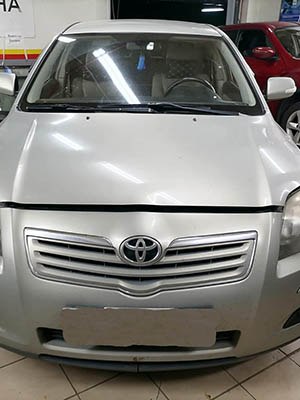 Замена лобового стекла на Тойота Авенсис/Toyota Avensis 2006 года. Стекло AGC (8346AGNHM6P)