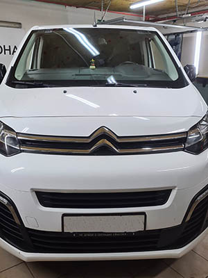 Замена лобового стекла на Ситроен Спэйс Тур/ Citroen Space Tourer 2021 год. Стекло FUYAO