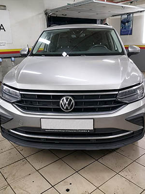 Замена лобового стекла на Фольксваген Тигуан/VOLKSWAGEN TIGUAN 2021 года. Стекло FUYAO (8630AGAMVZ1C)